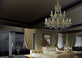 Velký mosazný lustr do stylového obývacího pokoje
