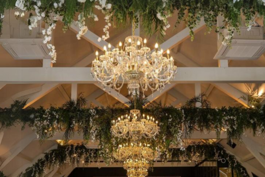 El paraíso irlandés de las bodas decorado con cristal checo (vídeo)